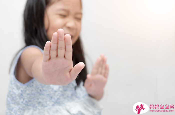 0岁~学龄前的情绪教养对策，用二选一的问法，避免孩子总是回「不要」