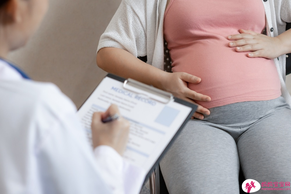 胎位不正可靠「胎位外转术」转动宝宝姿势？关于胎位不正的生产大小事