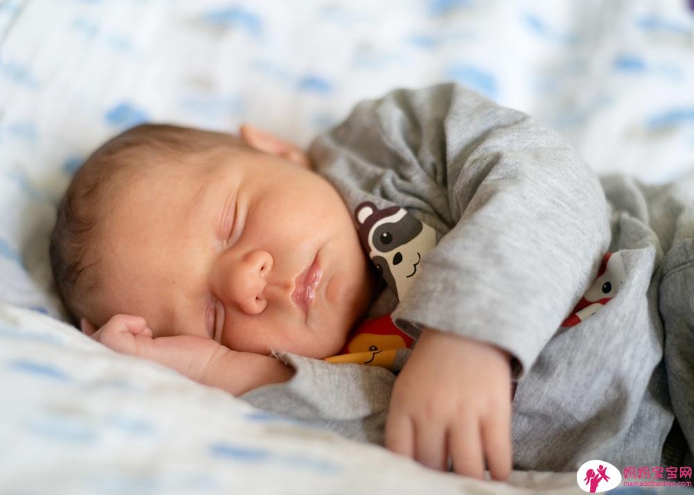 什么时候训练宝宝睡过夜最有效率？新生儿睡眠常见问题