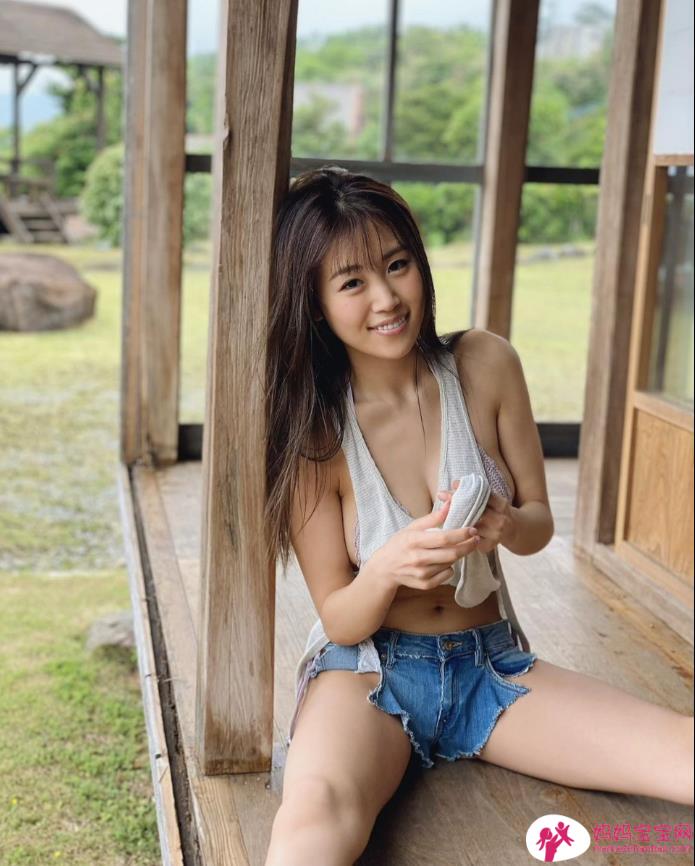 胸部太大的负累！  日超性感美女被迫弃体操梦逆袭成女优跳唱团体成员超励志