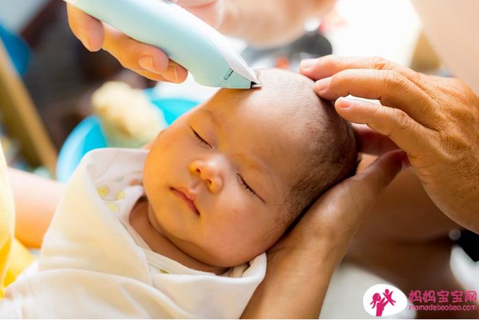 宝宝秃头为什么会秃头？5种可能为疾病的现象要留意