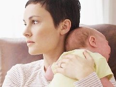 女人产后抑郁怎么办，女性产后容易患什么疾病