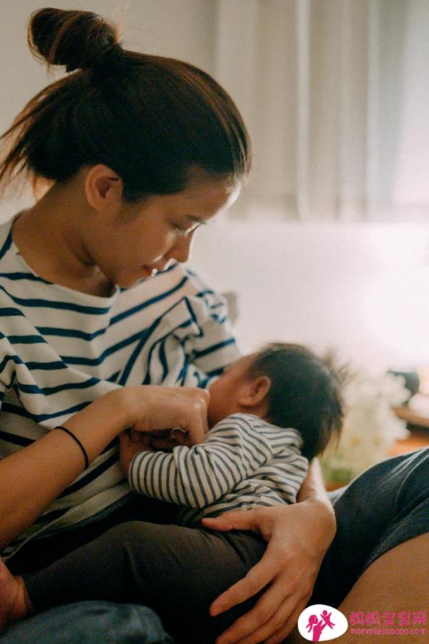 该不该喂母乳？妇产科名医建议可以从这些角度去考虑。