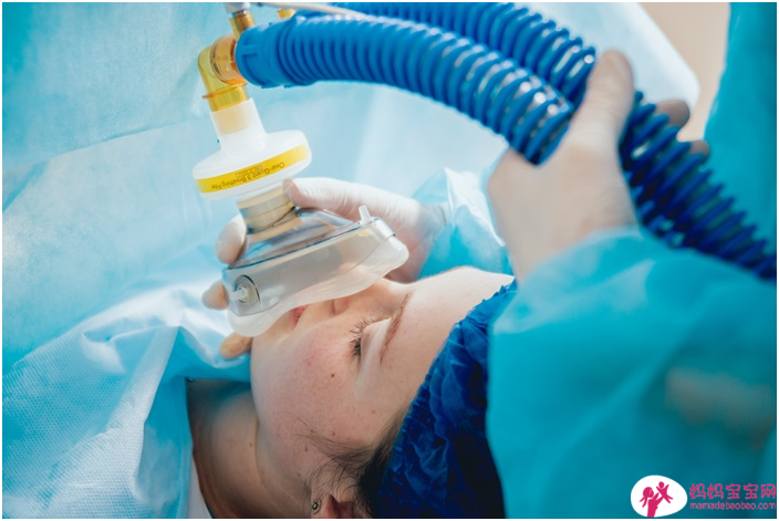 为何需要紧急剖腹产？母胎状况危急时的非常做法，抢救生命分秒必争