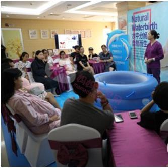 美女明星青睐做“海豚妈妈” 这种神奇分娩方式广州也有