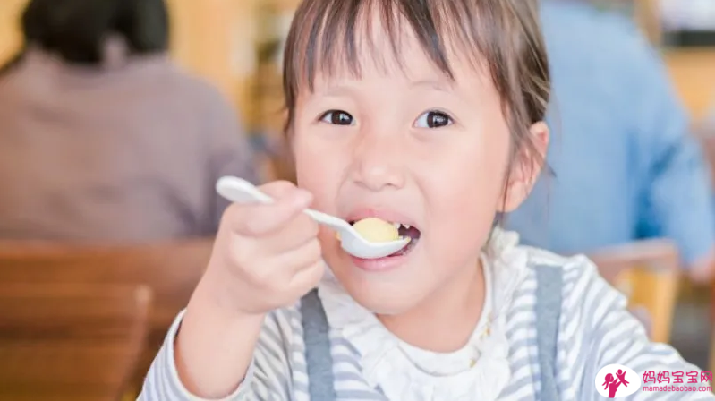 如何摆脱婴幼儿挑食焦虑？让大人小孩责任分工的喂食法