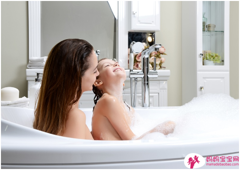 【与幼儿谈性】亲子共浴，该不该？