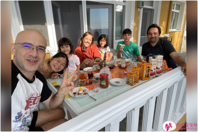 吴凤与13岁身高180外甥同框　网赞帅气：根本是有头发的你