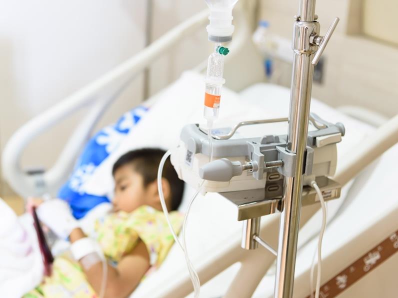 妈妈10公分肾脏植入体内，末期肾病2岁娃重生