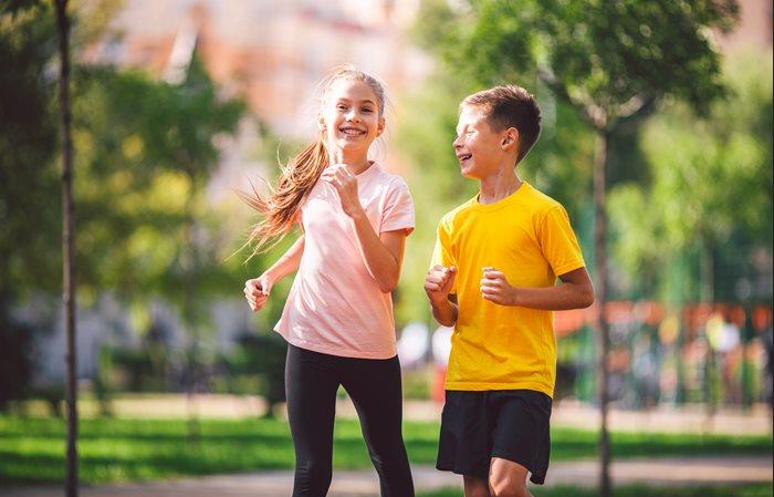 青春期孩子吃多却变瘦，还有心悸手抖脖子肿，小心！甲状腺机能亢进在作祟