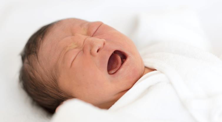 婴幼儿腹痛间歇性哭闹　竟是「肠套叠」肠子卡住了！