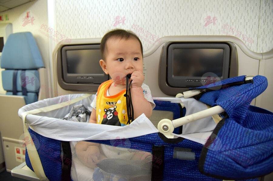 宝宝坐飞机、出门到人多的地方就容易哭闹烦躁？可能他们只是想要一款降噪耳