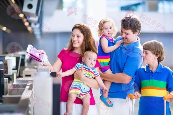 每次带娃旅行大包小包感觉自己像逃难？旅行必备“神器”一定要了解一下！