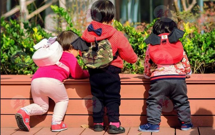 每次带娃旅行大包小包感觉自己像逃难？旅行必备“神器”一定要了解一下！