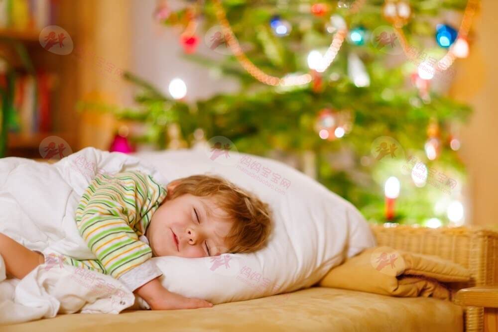 冬天到底应该给宝宝穿多少衣服？冬天宝宝睡觉应该穿多少衣服？