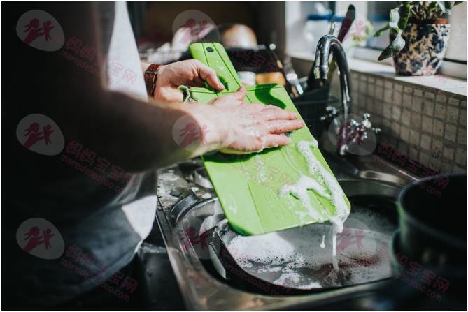 「食物中毒」8种症状+5个加速恢复的方法，清淡饮食、避免脱水非常重要！