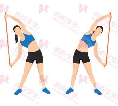 告别耸肩、驼背！居家8款「长版弹力带」美背训练：弓箭手划船、过头深蹲⋯