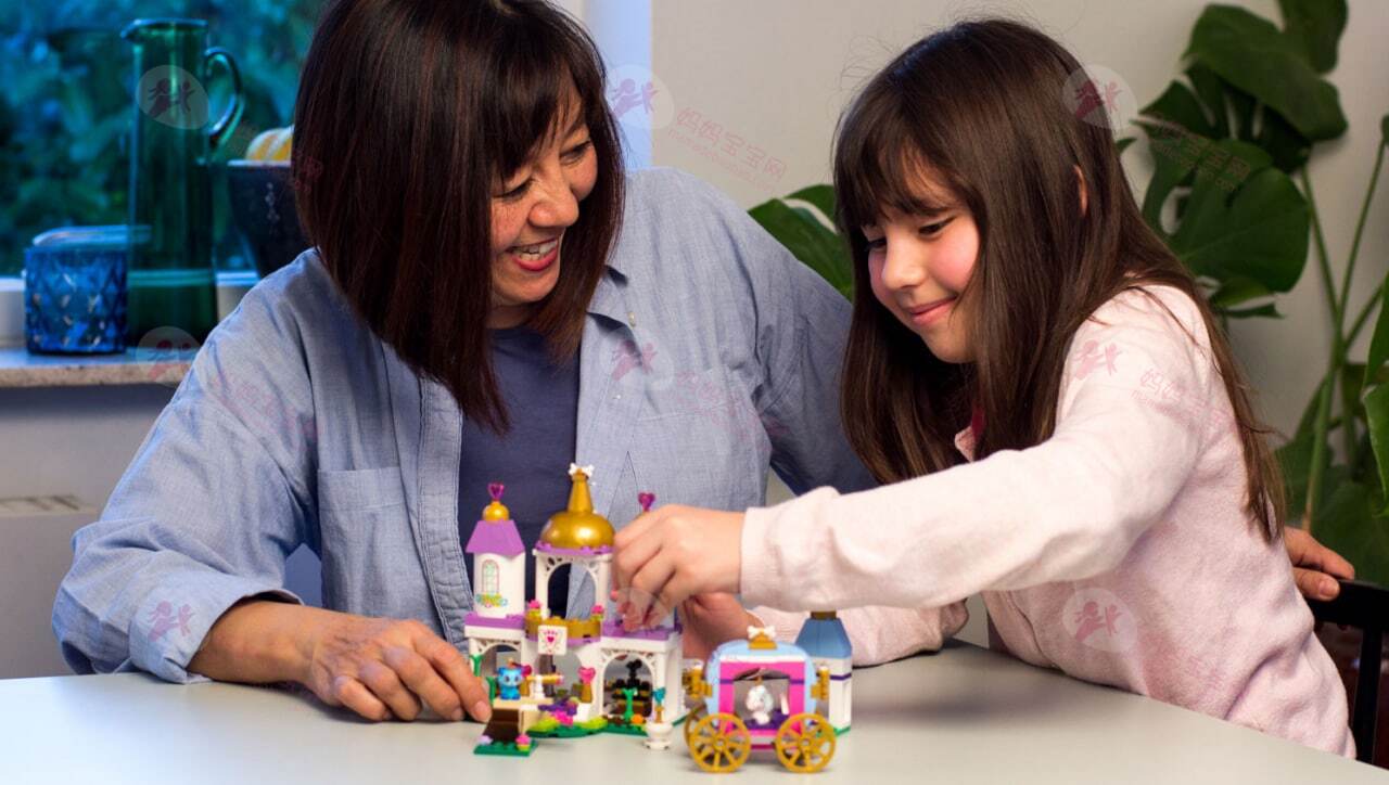 适合小学孩子玩的的美国乐高Disney Princess & DC Super Heros系列积木玩具推荐