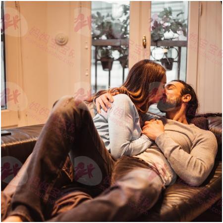 「椅子爱爱体位」推荐，调教口交、沙发自爱、贵妃椅女上位...刺激到欲罢不能