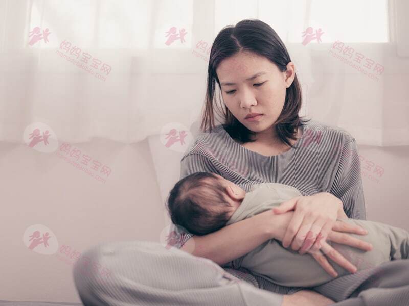 崩溃妈妈的情绪不是一夕之变，如果先生能适时「伸出援手」就能听见求救声了