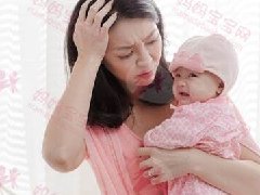 别再笑妈妈「生完孩子就变笨」！每天睡不到4小时谁不犯傻？