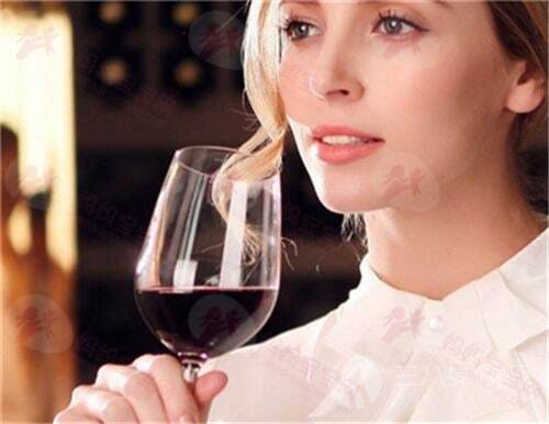 备孕期间可以喝红酒吗？