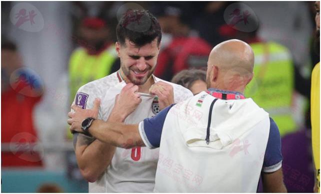 打平即可出线却痛失好局伊朗队员跪地痛哭