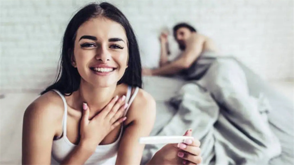 女性哺乳期会来月经吗（有概率会来）