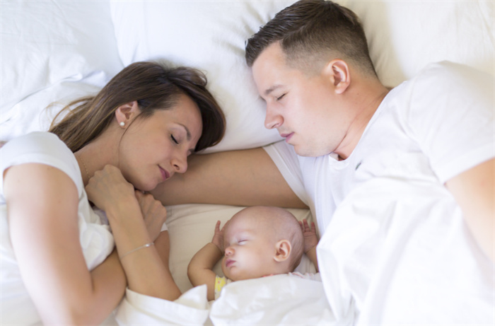 爸爸陪睡孩子最好睡？哄宝宝睡觉的4大妙招！