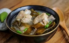 美味养生，学会家常海带排骨汤的正确做法！