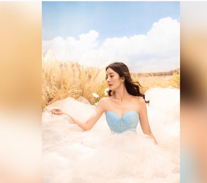 杨幂为内衣品牌维多利亚的秘密秀出全新代言照