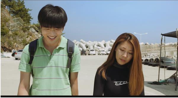 暻秀来到朋友伯贤的家乡