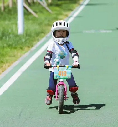 一台pad解锁学习障碍，小创客颜家祐影片自学成达人