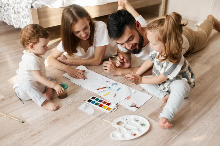 儿子出门作客竟翻箱倒柜，是过动吗？