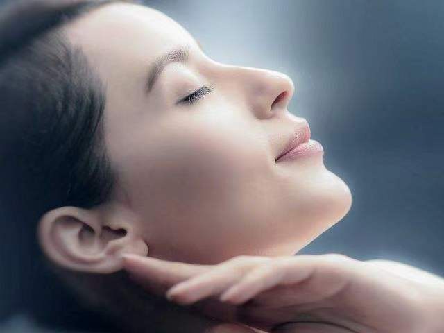 亚尼活力胶原蛋白｜过了20岁与胶原蛋白流失赛跑！