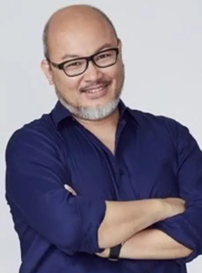 刘亮佐进中国海大当系主任 老婆赵小侨跟进校园办比赛