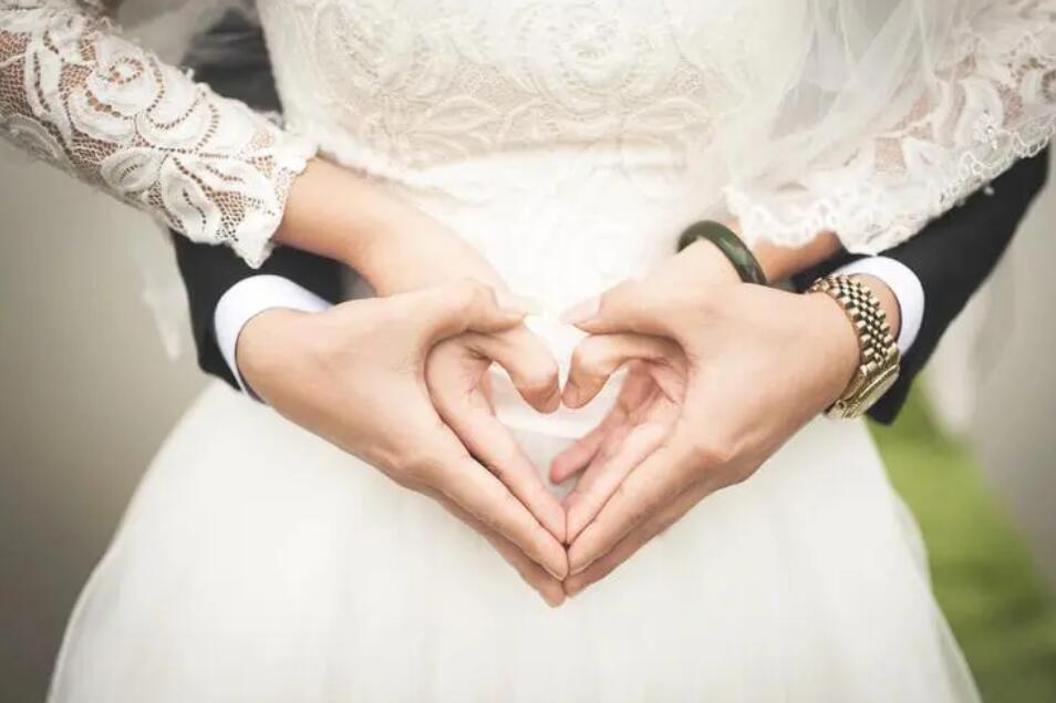 结婚一桌多少新人「吵翻天」，补教名师打脸：婚礼不是一辈子只有一次，葬礼才是⋯