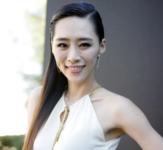 吴可熙纠缠变装皇后「折成章鱼」 地球最后人类想裸奔