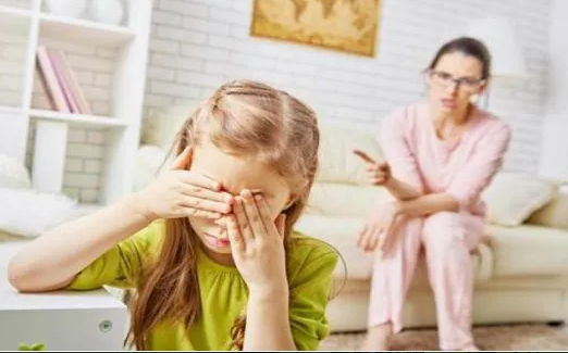 两岁叛逆期孩子说不要，都是学爸妈！习惯被拒绝，长大也会否定自己，父母要戒除否定句