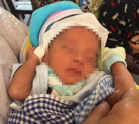 上网申请领养,突然出现弃婴在家门口