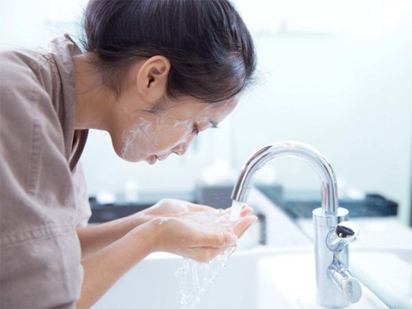 青春期痤疮现象: 原因和治疗