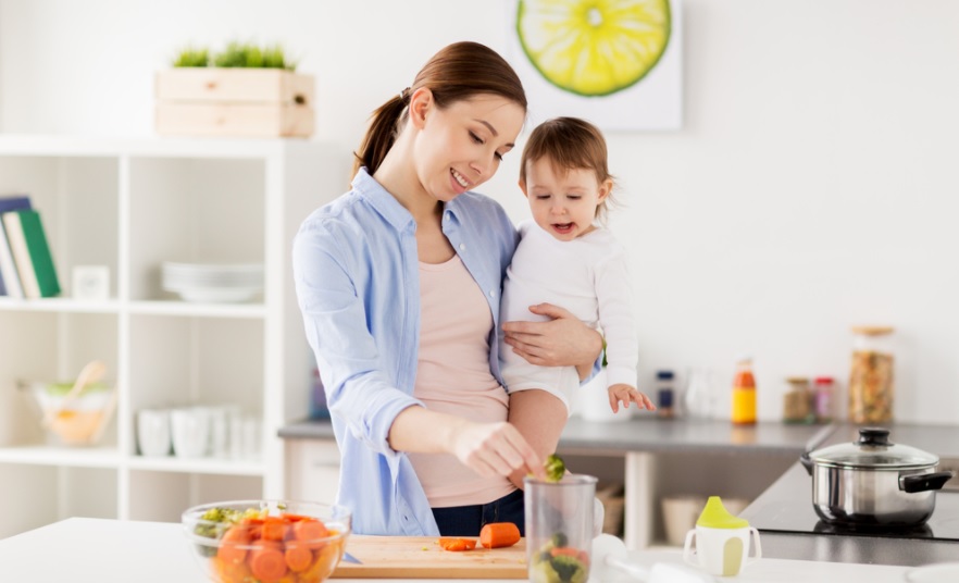 17个月大的孩子知道如何处理身体,情感和语言?