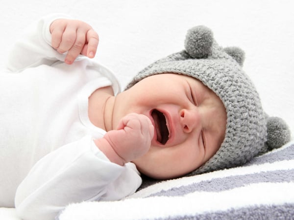 为什么新生儿哭得没有眼泪?