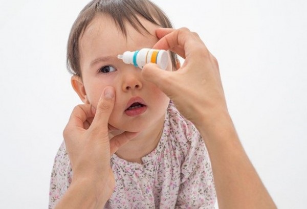 新生儿眼痛,仔细监测,快速治疗,以免危险!