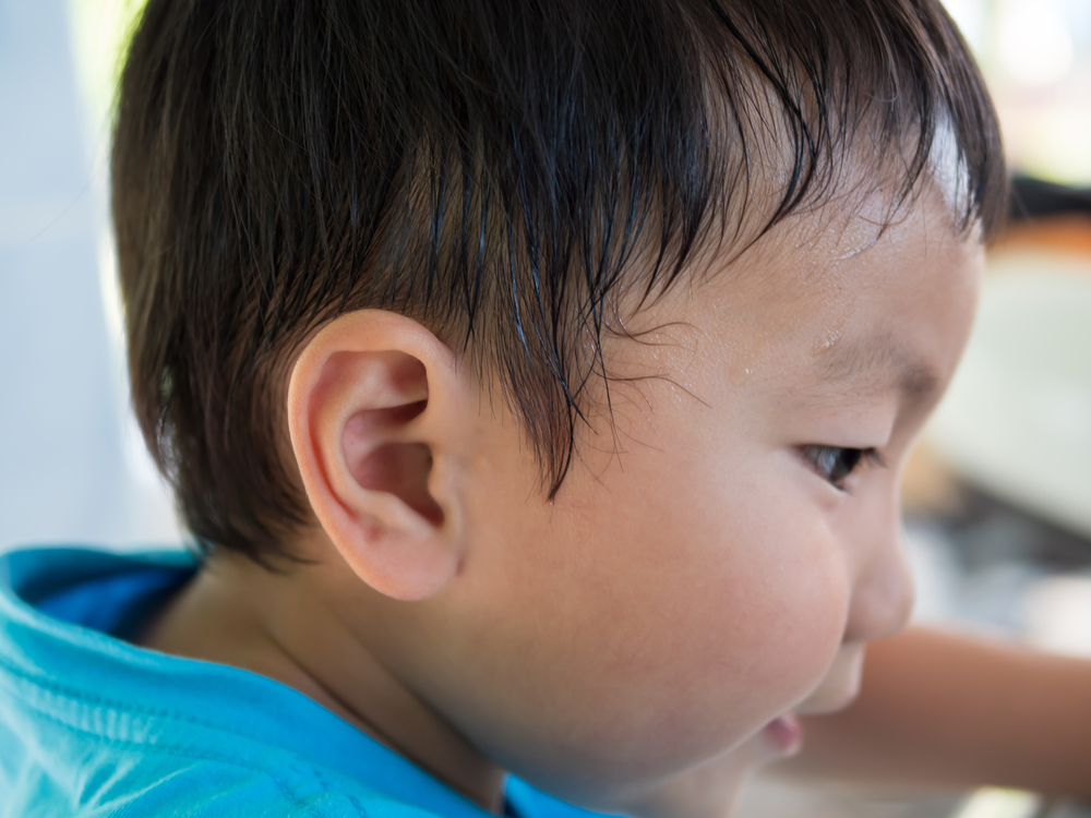 6个月以上宝宝出汗多好不好?