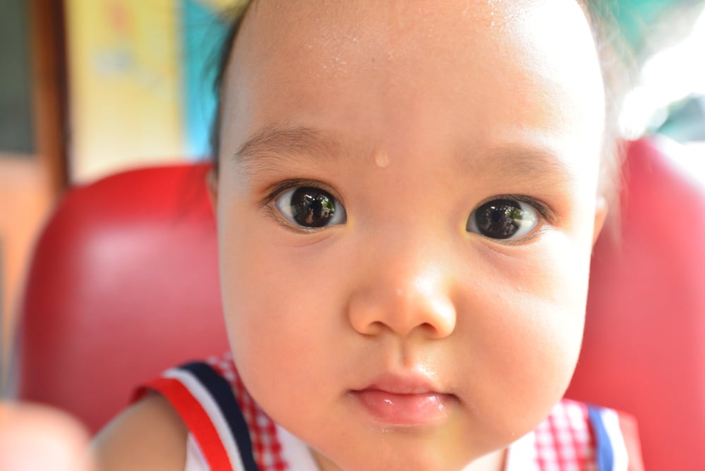 为什么3个月大的婴儿出汗很多?