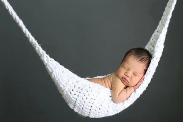 婴儿应该躺在吊床上吗?妈妈的注意事项!