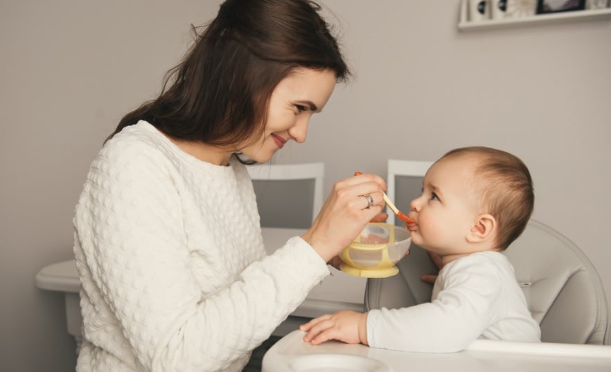 婴儿应该吃什么?建议妈妈食物可以帮助孩子