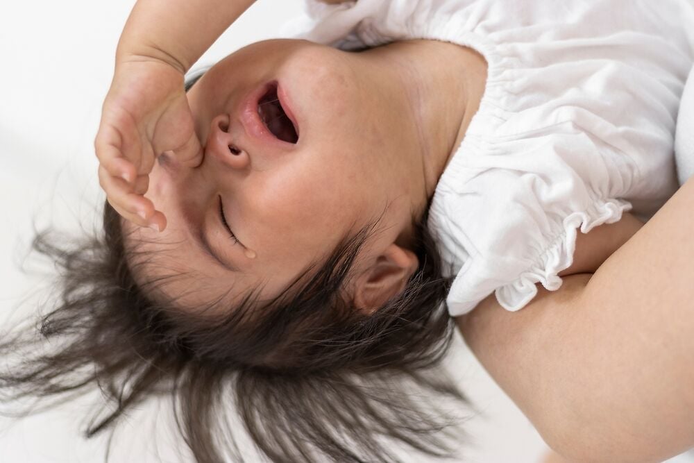 2岁儿童经常在夜间哭泣,原因和解决方法