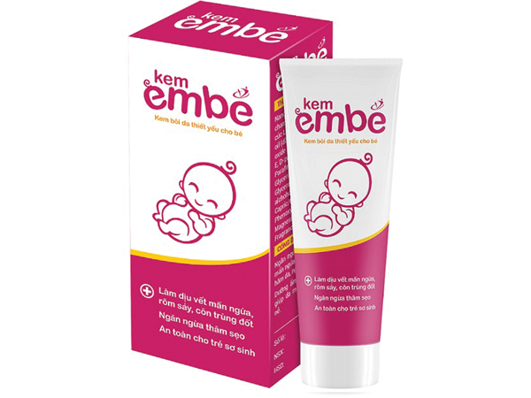 妈妈不要对婴儿皮肤上的昆虫叮咬引起的发红感到主观